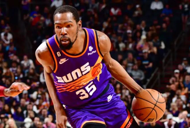 不少球迷与 不少球迷与