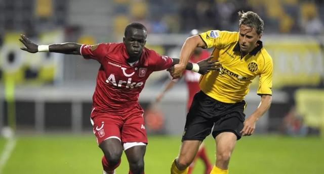 场呈现出三 场呈现出三